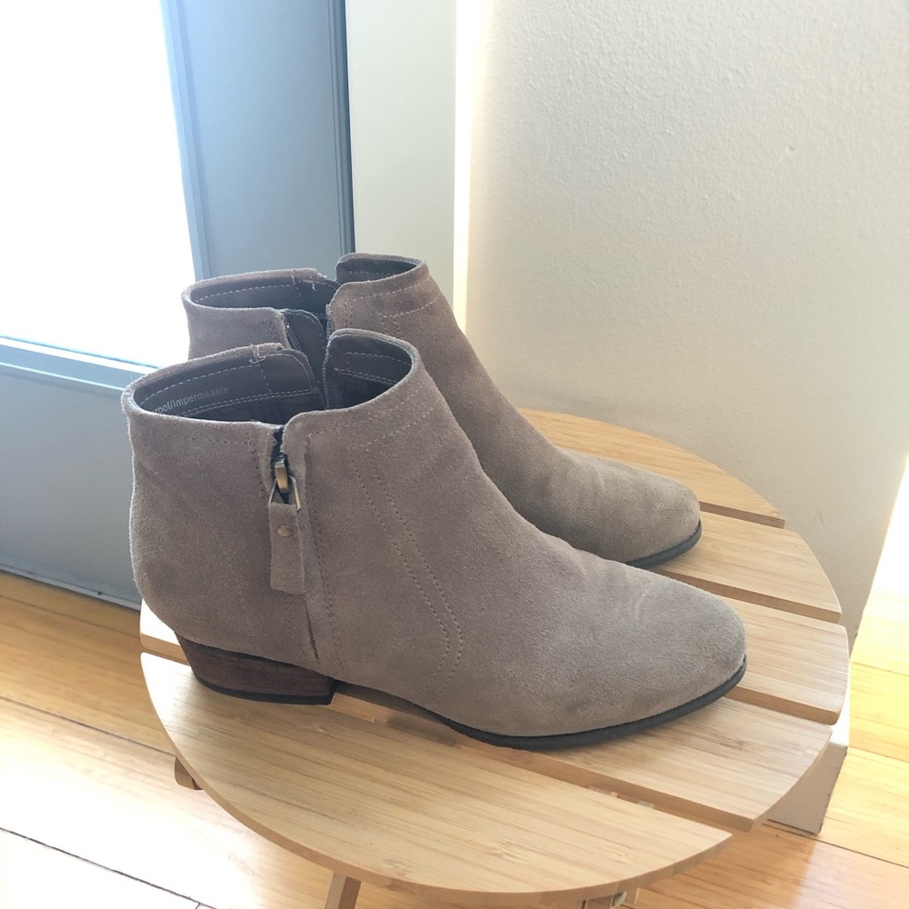 Blondo Ingrid taupe suede waterproof boots 5.5